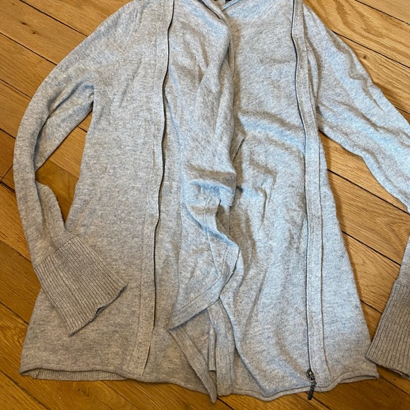 Cute cardigan - Picture 2 of 7